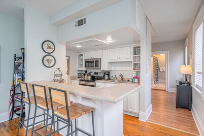 Location! Perfect Downtown Savannah Couples Getaway 1 bed 1 bath