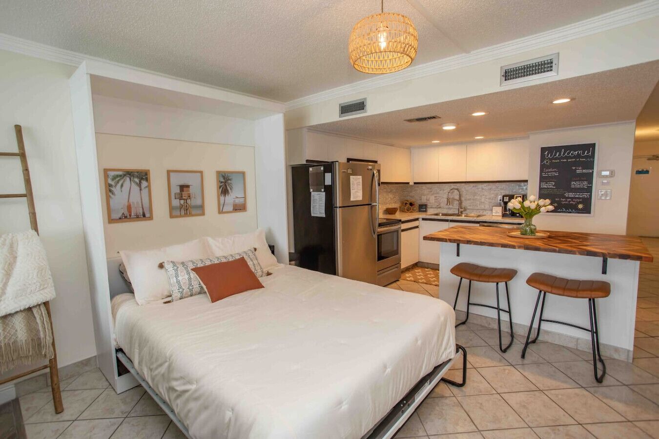 Desk, WiFi, bed sheets