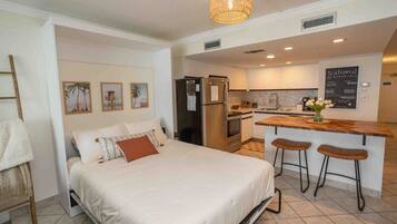 Desk, WiFi, bed sheets