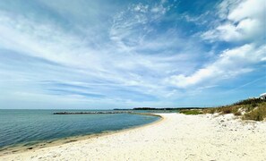 Una playa cerca