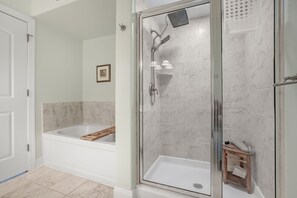 Douche, baignoire à remous