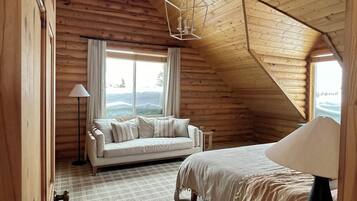 4 bedrooms, desk, iron/ironing board, travel cot