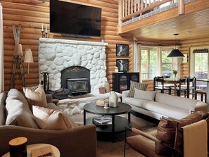 TV connectée, cheminée, jeux vidéo, table de tennis de table