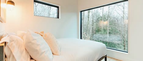 3 bedrooms, WiFi (free), bed sheets