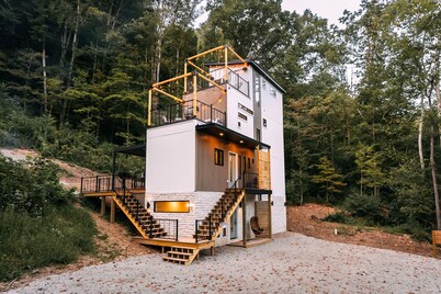 The Block Tower | Hocking, Luxury Modern Cabin