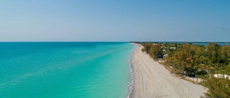 Beach nearby, sun-loungers, beach towels