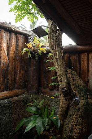 Habitación básica | Baño | Bañera y ducha independientes y cabezal de ducha tipo lluvia