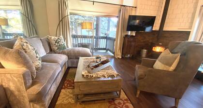 NEW!Amazing Location! Ski, Hike & Soak.. Repeat. 3 bedroom/3 Bath Mammoth Condo