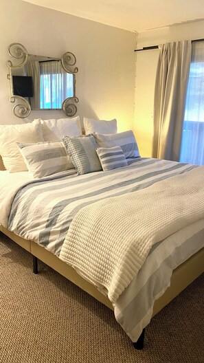 3 bedrooms, iron/ironing board, free WiFi, bed sheets - NEW!Amazing Location! Ski, Hike & Soak.. Repeat. 3 bedroom/3 Bath Mammoth Condo (Mammoth Lakes)