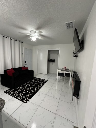 Cozy little apartment in Sprin Hill!