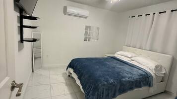 1 bedroom, in-room safe, iron/ironing board, free WiFi
