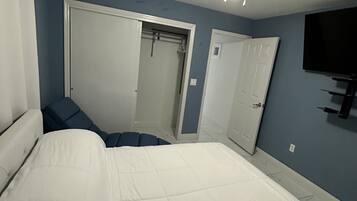 1 bedroom, in-room safe, iron/ironing board, free WiFi