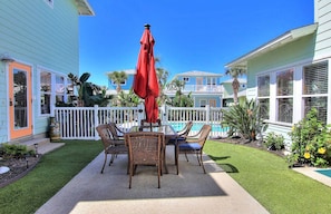 Outdoor dining - Private Heated Pool and 2 Golf Carts Included, Pet Friendly (Port Aransas)