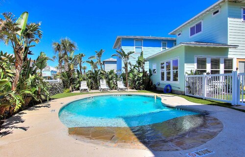 Private Heated Pool and 2 Golf Carts Included, Pet Friendly