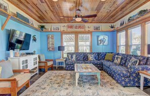 TV - Private Heated Pool and 2 Golf Carts Included, Pet Friendly (Port Aransas)