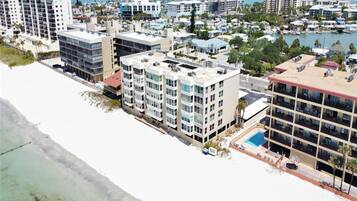 Condo (2 Bedrooms) | Property amenity