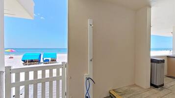 Condo (2 Bedrooms) | Property amenity