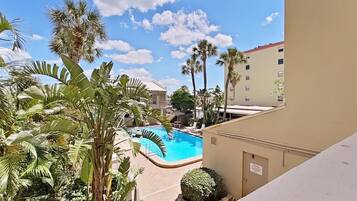 Condo (2 Bedrooms) | Property amenity