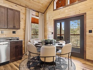 Studio (4 Bedrooms) | Property amenity