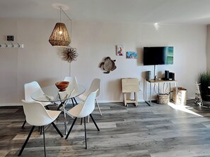 Condo (2 Bedrooms) | Property amenity