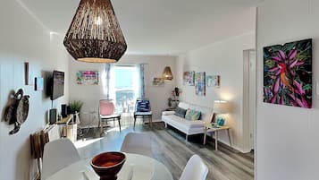 Condo (2 Bedrooms) | Front of property