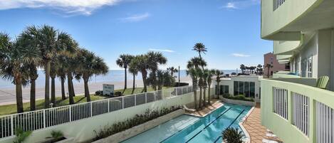 Condo (3 Bedrooms) | Property amenity