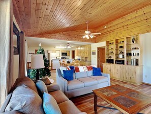 House, Multiple Beds, Balcony, Mountain View | Living area | TV, fireplace