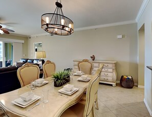 Apartment, Mehrere Betten, Terrasse (Unit 322) | Speisen