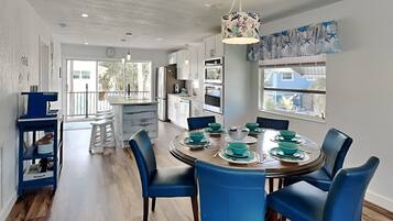 House, Multiple Beds, Patio, Garden View | Dining