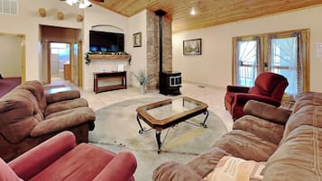 House (3 Bedrooms) | Property amenity