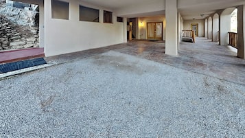 House (3 Bedrooms) | Property amenity