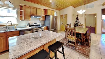 House (3 Bedrooms) | Property amenity