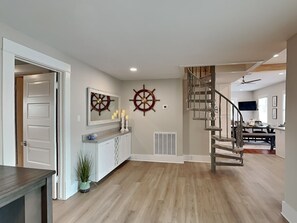 Maison, plusieurs lits, patio, vue plage | Intérieur
