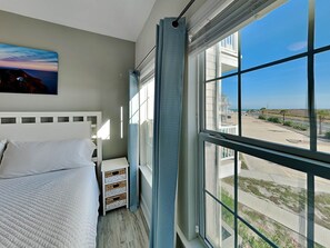 Appart'hôtel, plusieurs lits, accès piscine, vue plage (#3-202) | 2 chambres, décoration personnalisée, ameublement personnalisé