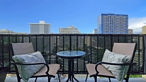 Property grounds - ๐ 12th Floor Queen Studio in Waikiki w/Gorgeous Pool & Spa (Honolulu)