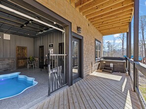 Studio (3 Bedrooms) | Property amenity