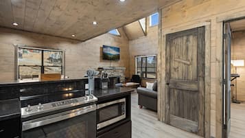 Studio (3 Bedrooms) | Property amenity