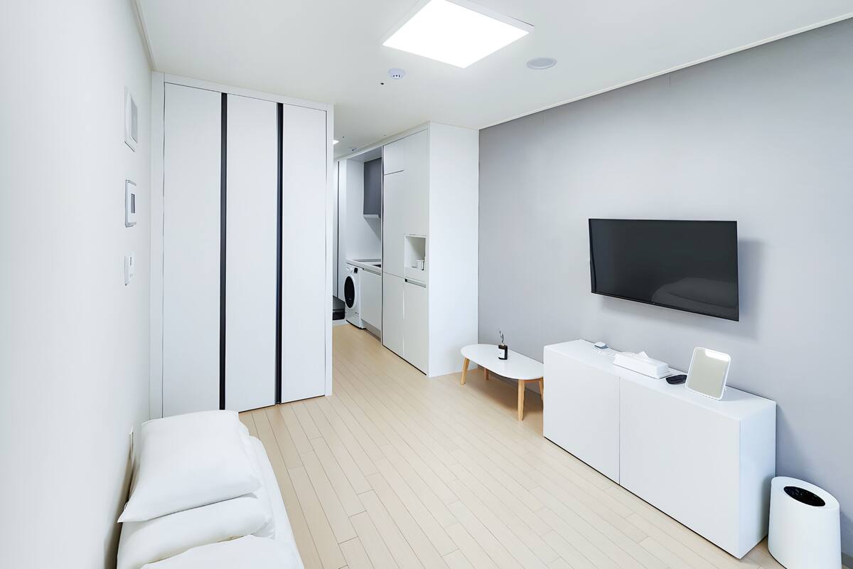 1 bedroom, premium bedding, pillow-top beds, blackout curtains