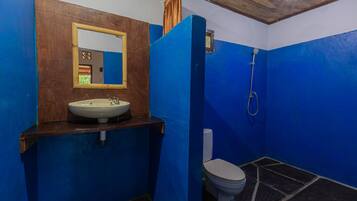 Standard Double Room | Bathroom | Slippers