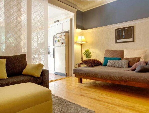 TV, offices - Cozy pad in the Plateau Mont-Royal, 10 minutes to anything (Montréal)