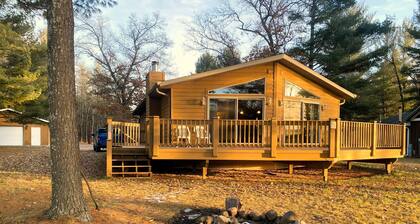 Beautiful waterfront and wildlife views in this quiet riverfront cabin