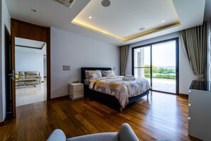 5 bedrooms, desk, iron/ironing board, free WiFi