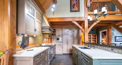 Rustic Cultus Lake Cabin House w/ BBQ, Ping Pong Table & Gym Equipment