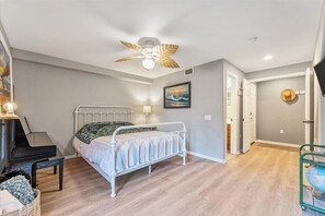 3 chambres, bureau, Wi-Fi gratuit, draps fournis