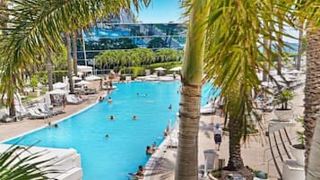 Piscina all'aperto, una piscina riscaldata