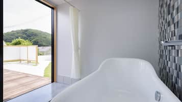 Basic Villa | Bathroom