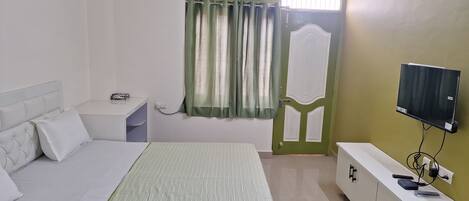 2 habitaciones, tabla de planchar con plancha, wifi y ropa de cama