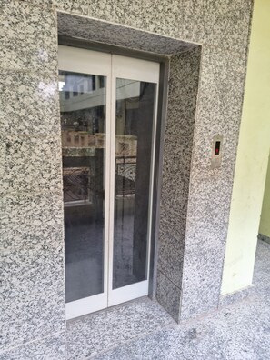 Exterior detail - N-Square Home Stay - Feel Home! (Varanasi)