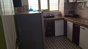 Cookware/dishes/utensils