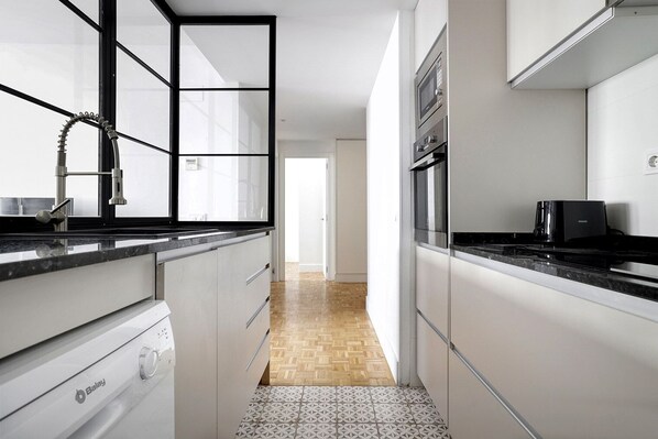 Fridge, microwave, oven, stovetop